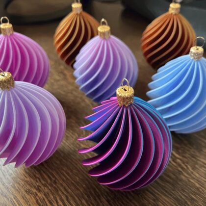 Christmas decoration with traditional mounting