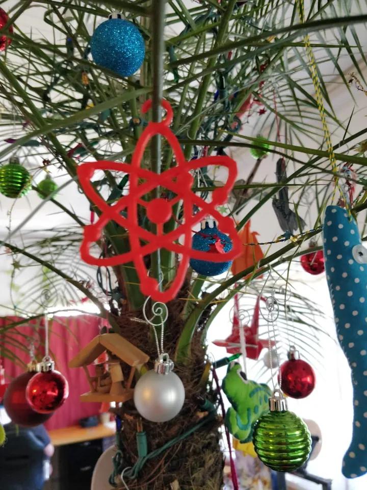 Atomic Ornament (carbon)